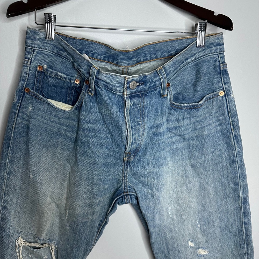 Levi's 501 CT Jeans Women W30 Light Wash EUC Distressed Tapered Raw Hem Denim - Picture 2 of 8